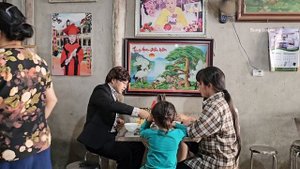 James Gives Sung Luyen Many Warm Surprises - Is This True Love? - Sung Luyen