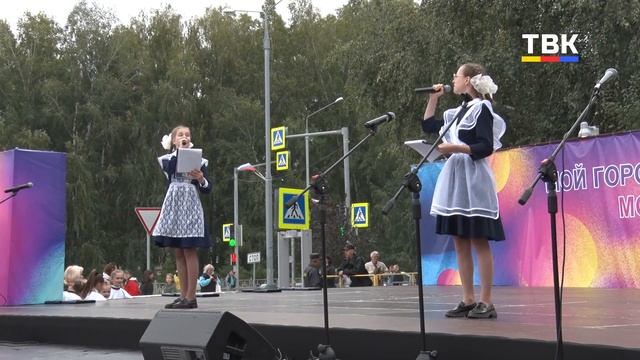 Обширная дневная программа у ДК «Родина» радовала бердчан