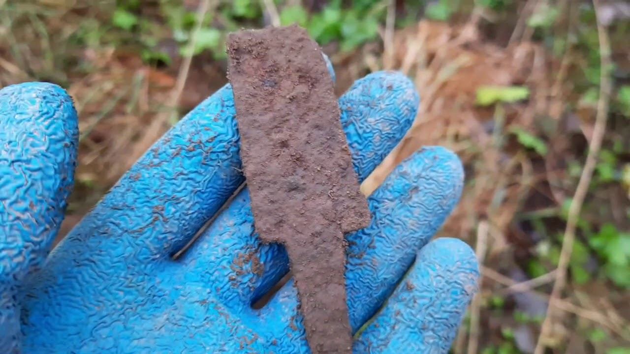 Что можно найти с металлоискателем в лесу рядом с деревней. Показываю стандартные находки смотреть онлайн