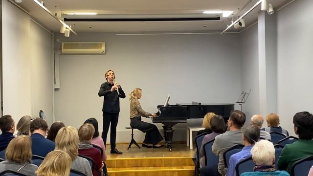 Э.Боцца, Концерт для кларнета с оркестром 2 часть смотреть онлайн