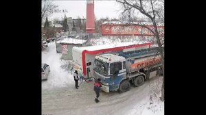 В Искитиме взорвалась и сгорела АЗС вместе с бензовозом .Пострадали два человека.