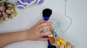 Устанавливаем шплинт в голову