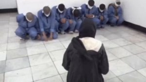 В Иране семерых бабуинов, которые изнасиловали девушку, показательно повесили.