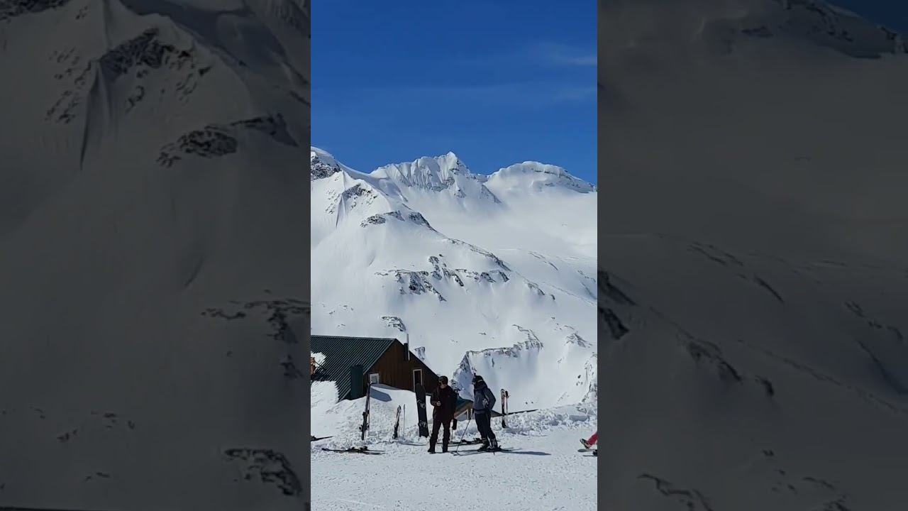 одна из канатных станций по дороге к вершине Эльбруса смотреть онлайн