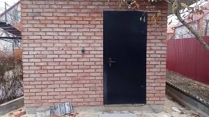 Погреб с винтовой лестницей. Дверь. Отделка помещений.