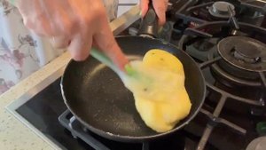 Готовлю тесто для #моти из пюре маракуйи!