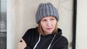 Объёмная шапка. Вяжется очень быстро! Пряжа Superlana Maxi Alize.