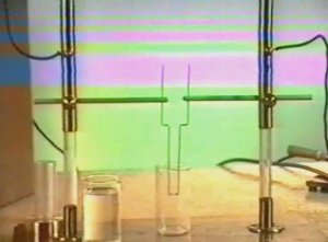 Физика. Опыты. Механика сплошных сред. Сжимаемость жидкости. Искра в жидкости