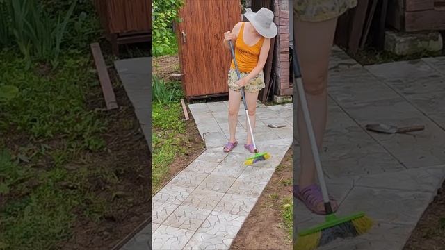 Дорожки на даче готовы