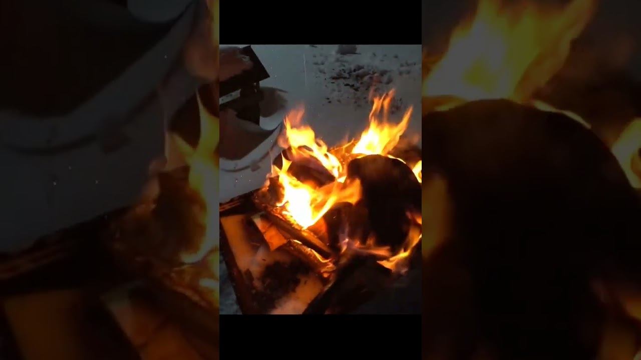 обжиг и чистка чугунной сковороды на огне #shorts смотреть онлайн