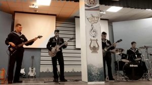 С наступающим Новым годом))))