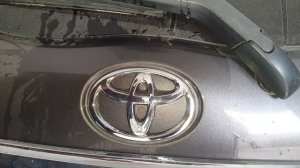 How to clean vitz logo || Toyota vitz logo kaisy saaf kary in urdu ! @pakwheels