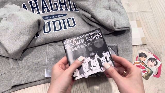 Распаковка по🫰🏻Stray Kids🫰🏻(худи, карты, альбом) #straykids #распаковка #skz #стрэйкидс #кпоп смотреть онлайн