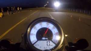 Yamaha MT-01 vs Yamaha R1 Drag on board