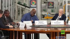 "جو النعسان" يعود إلى الواجهة من جديد! النوم يغلب بايدن أثناء قمة في أنغولا