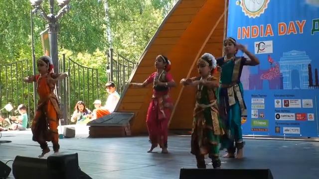День Индии / India Day | Kuchipudi Dance by Children School Group 2017 смотреть онлайн