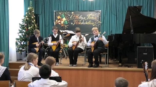 Ансамбль "Звонкие нотки"
Гец Андрей, Габидуллин Артем, Сорокина Софья, Шостак Ростислав