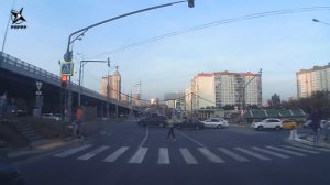 На джамперах через зебру