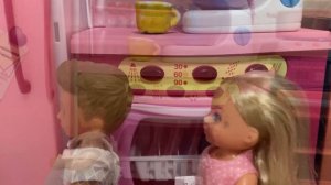 КТО ЗАБРАЛ ПИСЬМО ДЕДУ МОРОЗУ? Про ЕВИ и ТИМА! Веселая семейка Штеффи! Мультики с куклами Барби!