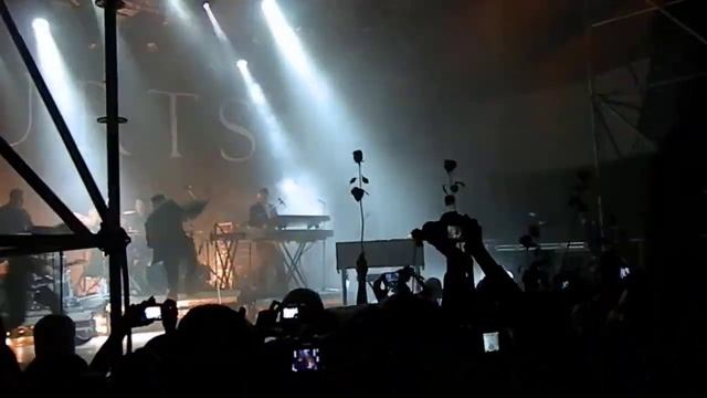 Hurts - Evelyn (Live) смотреть онлайн