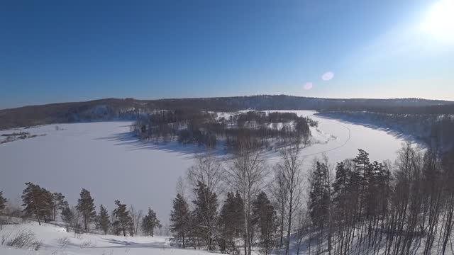 На снегоходе, пруд на реке Суенга смотреть онлайн