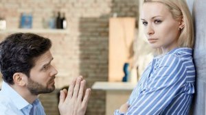 А  ГДЕ - ТО ДАЛЕКО  сл М.Полиц музыка исполняет Виктор Лекарь