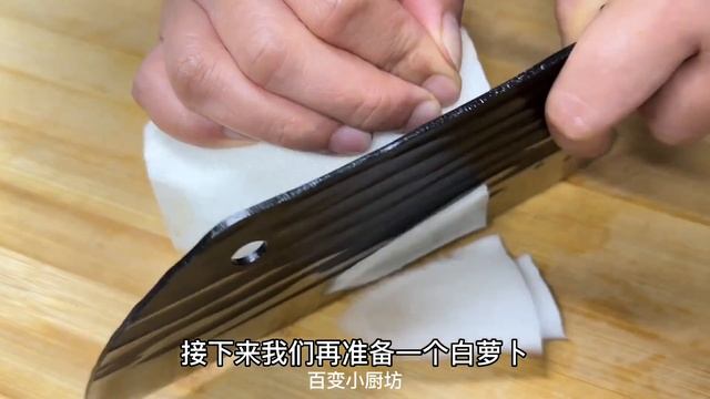 鯽魚湯這個做法絕了，教你一招，吃不到一根魚刺，湯白醇厚無腥味【百變小廚坊】#鯽魚湯 #鯽魚
