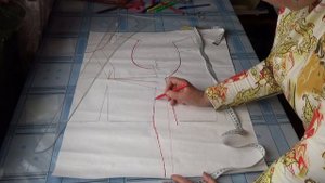 #382.перевод вытачек✂👚 пл.нагрудной в складки на горловине👗
