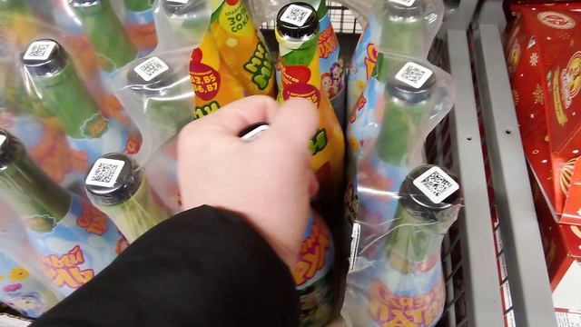 Новые сладости и продукты питания в магазине чижик. Очень вкусно и аппетитно.