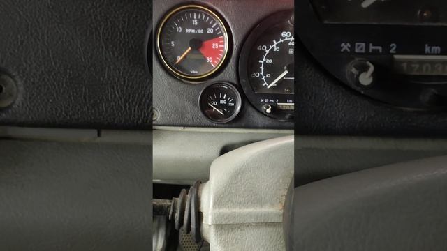 добавили термометр на панель приборов Tatra Евро 3 смотреть онлайн