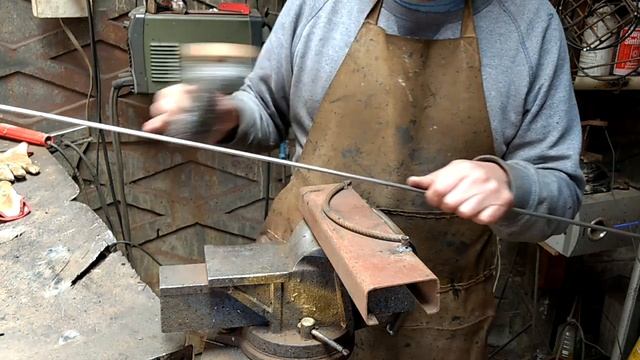 FIGURAS - artesania en fierro - GANA DINERO haciendo portamaceteros - benja entre fierros. смотреть онлайн