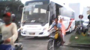 Telolet bus Ross Trans Dan Red White Star