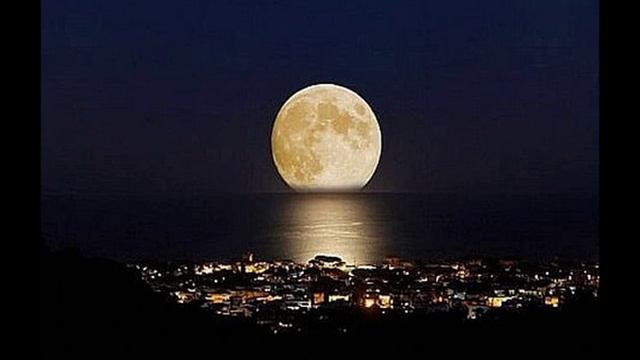 Мантра Богине Луны АУМ ШРИ ГАЙЯ АДИ ЧАНДРА АЙЯ НАМАХ смотреть онлайн