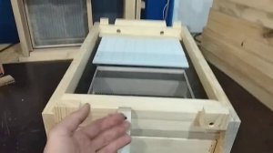 Дно пыльцесборник на рогатый улей.