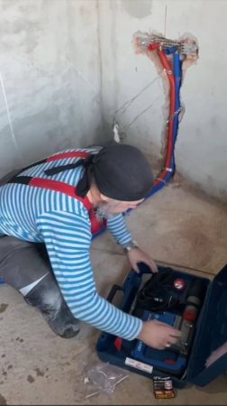 Рабочий процесс #строительство #зубр #инструмент #сантехник #отопление
