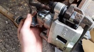 Регулировка тормозного суппорта.Mazda xedos 6.