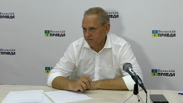 Штрафы за выгул собак на центральной площади: Игорь Воронин на "прямой линии" в "Волжской правде" смотреть онлайн
