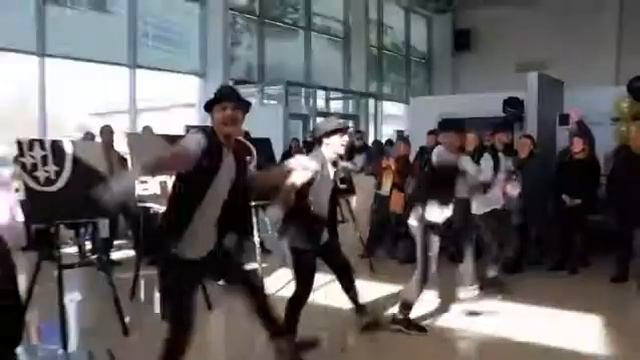 Танцующие художники - Subaru смотреть онлайн