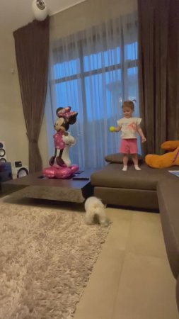 Ева играет с Милкой 🐶
