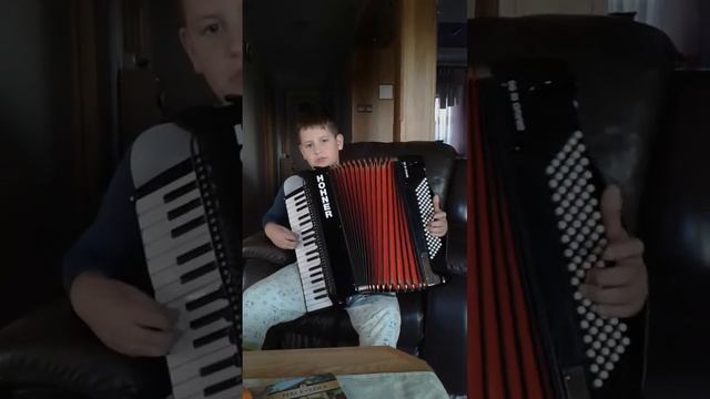 Djevojka je zelen bor sadila смотреть онлайн