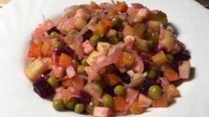 Винегрет с яблоком