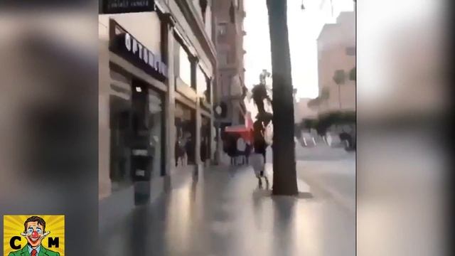 Qizdi kiymini yechib oldi Prikollar toplami