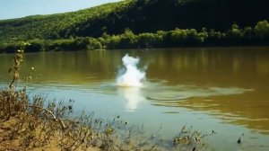 Что будет если кинуть кусок натрия в воду/What happens if you throw a piece of sodium into the wate