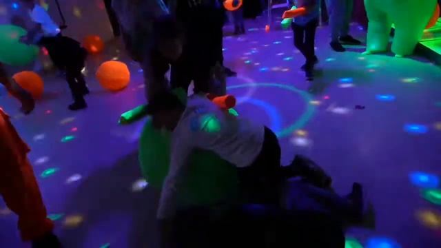 Неоновое шар шоу смотреть онлайн