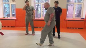 Вариант утиной походки в обуви. (Москва 2020)