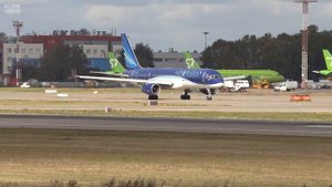 Боинг 757-200 Azerbaijan, прилет и вылет с ВПП 32 левая в Домодедово, полное видео.
