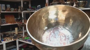 Кованая поющая чаша "Gold Buddha" (17 см, нота: До#, 277 Гц)  / Singing Bowl / shamanic.moscow