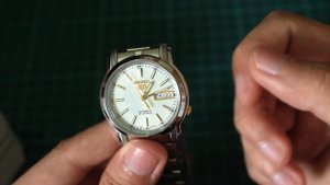 My First Automatic Watch - Seiko 5 SNKL77K1 Review!