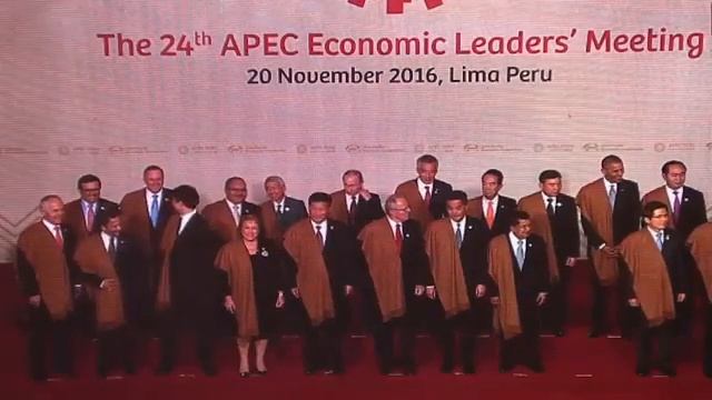 Обаму   в Перу задвинули на дальний край, печалька смотреть онлайн