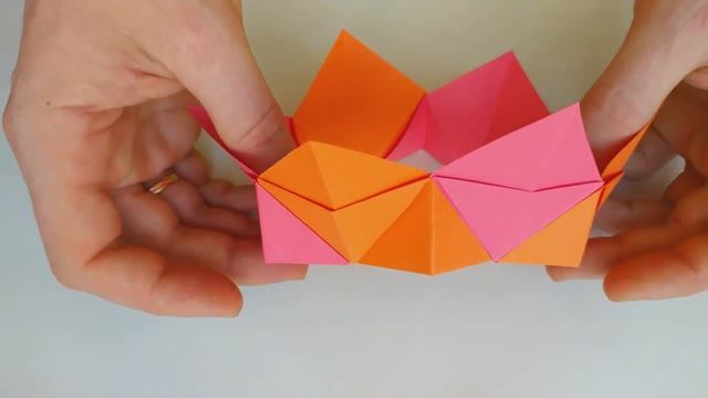 Бумажная корона в стиле оригами